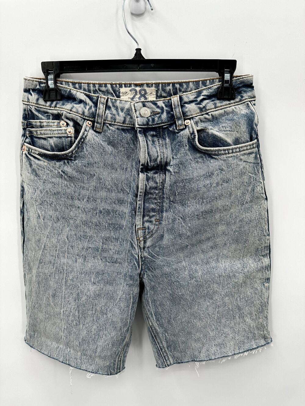 FREE PEOPLE Acid Washed Denim Cuffed Bermuda Raw Hem Cut Off Short // 28
